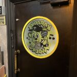 カラオケタイガースドア。
