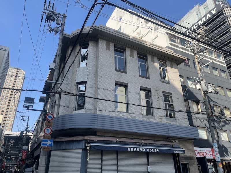 丼池繊維会館外観。南側、