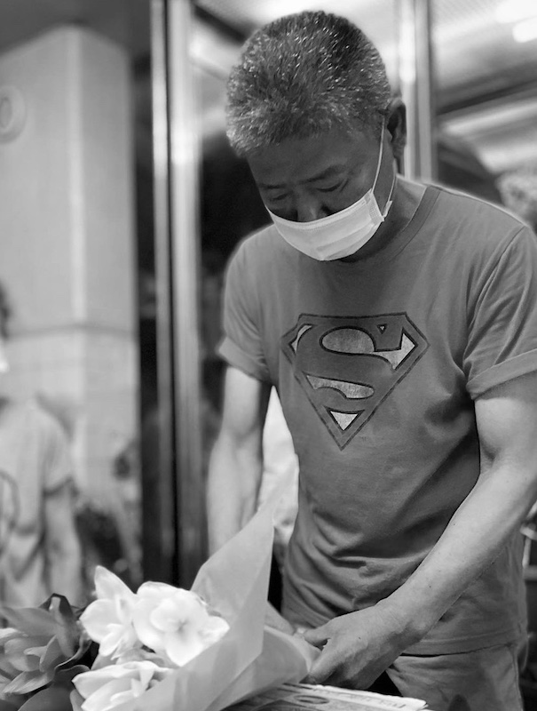 花束制作風景。